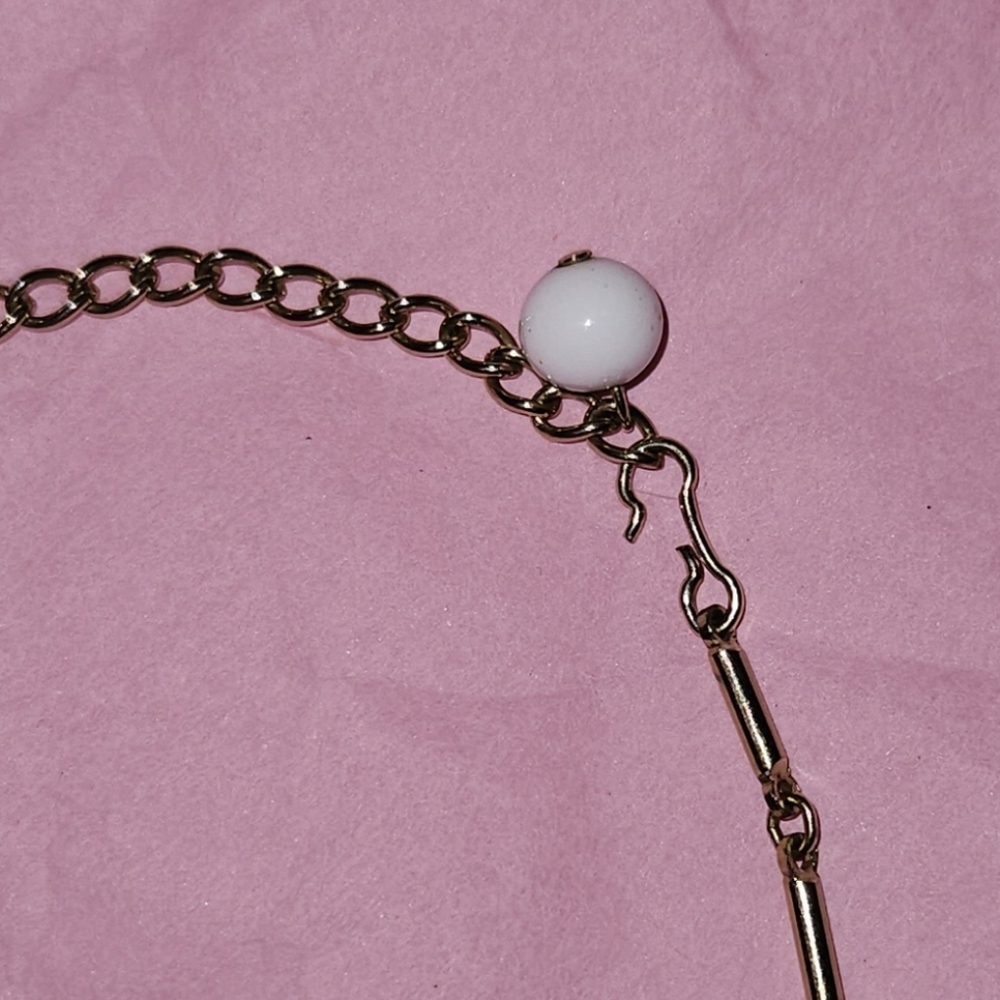 Vintage White Milk Glass Flower Choker Necklace - Picture 3 of 3